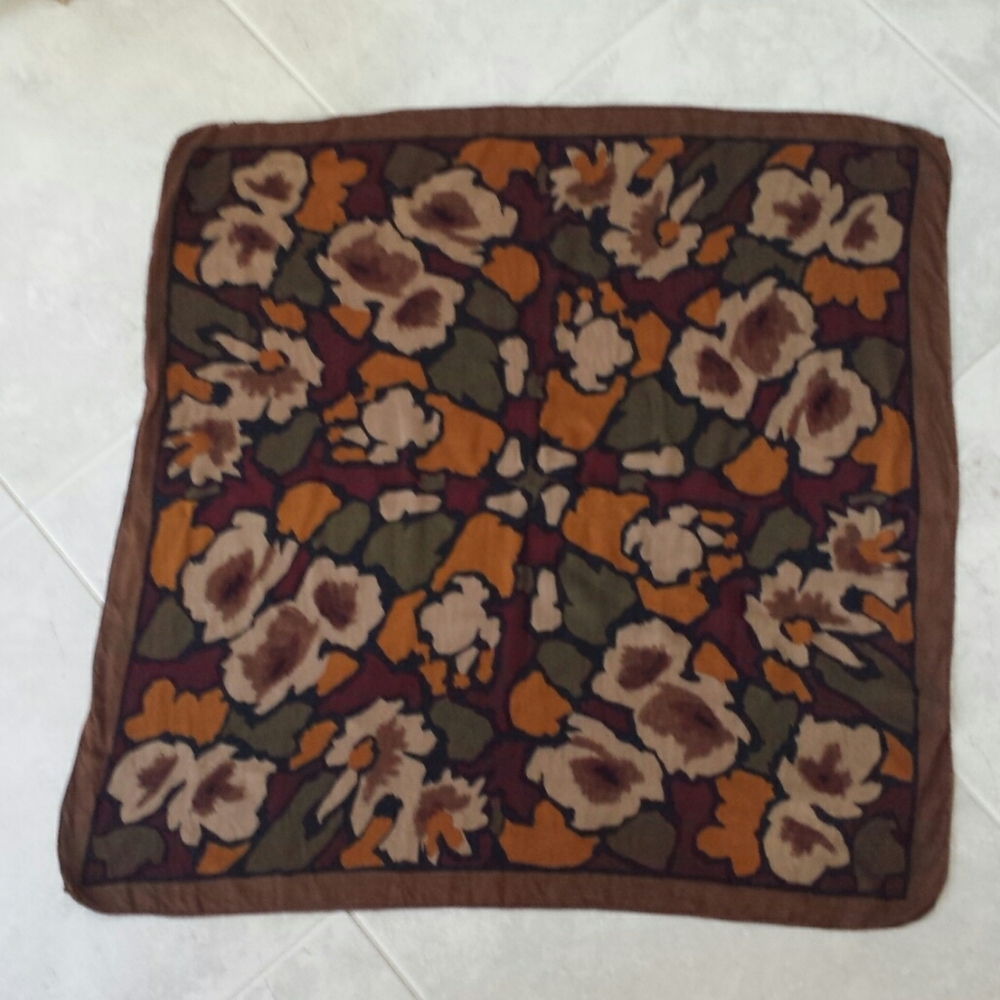 Beautiful Scarf - Picture 5 of 6